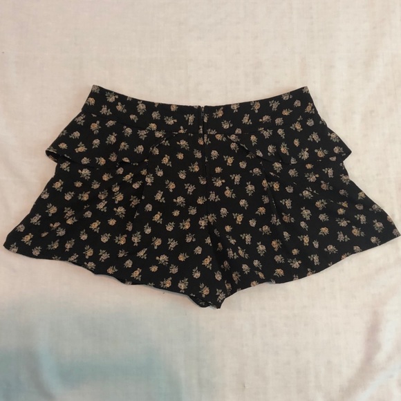 Papaya Flirty Floral Flowy Shorts - Picture 2 of 7